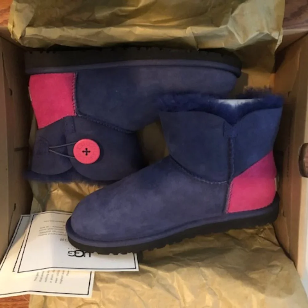 UGG Mini Bailey Button Shearling Boots. Real sheepskin boot. Size: 3